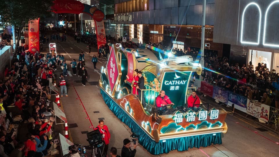 貨櫃運輸業職工總會會員駕駛花車完成整段巡遊路線